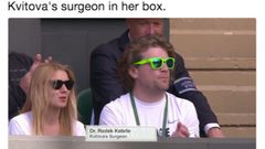 Lékař Radek Kebrle sleduje západ Petry Kvitové na Wimbledonu