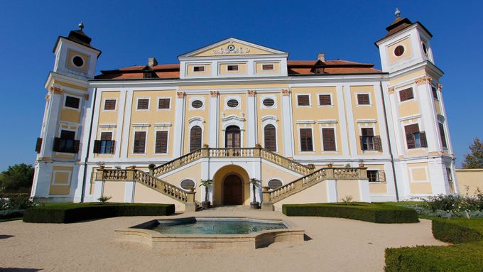 Popularita Bočkových děl se projevuje zvýšenou zvědavostí návštěvníků na „jeho“ zámku v Miloticích.