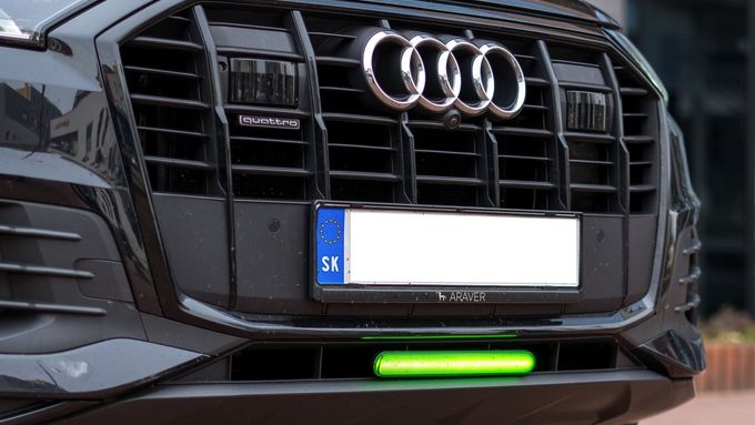 Začne se na auta montovat přední brzdové světlo? Slovenský patent má za sebou testy
