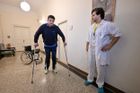 pacient operace fakultní nemocnice královské vinohrady chůze mícha vozík