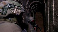 Izraelští vojáci v tunelech Hamásu