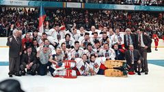 Archivní snímky z ZOH Nagano 1998 - hokej. Zlatý tým, týmová fotka