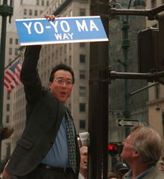 V roce 1999 se po Yo-Yo Maovi nakrátko jmenovala ulice v americkém New Yorku.