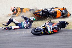 FOTO Espargaro v Moto2: Po karambolu vybojoval pole position