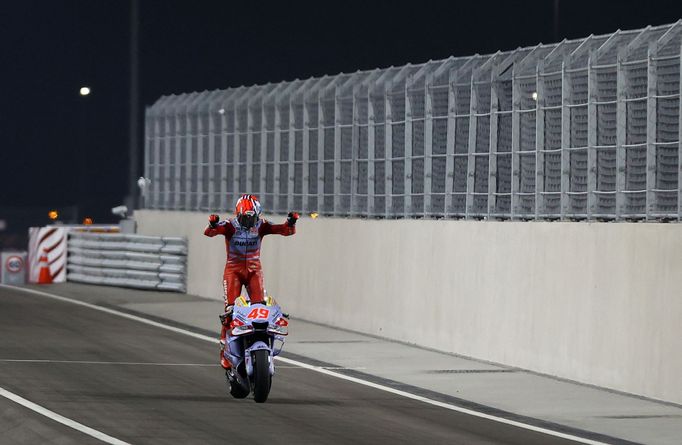 Fabio di Giannantonio slaví vítězství v závodě MotoGP ve VC Kataru 2023