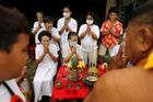 V Thajsku místní čínská komunita věří, že přísné vegetariánství a abstinence požitků během devátého lunárního měsíce čínského kalendáře vede k dobrému zdraví a mírné mysli.
