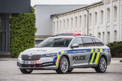 Poprvé v Česku: Policie ve středních Čechách nasadí označený Superb s radarem
