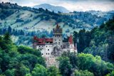 Hrad Bran (Rumunsko) u stejnojmenné obce je v zemi národní památkou. Pevnost se nachází na historické hranici mezi Transylvánií a Valašskem. Hrad Bran tak například inspiroval spisovatele Brama Stokera k vylíčení Draculova hradu ve svém románu.