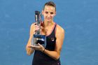 Karolína Plíšková s vítěznou trofejí na turnaji v Brisbane 2019