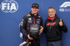 Déšť Verstappena nezaskočil, Haasu vzal senzační druhé místo trest