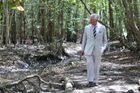 Král Karel III. navštívil v roce 2019 ještě jako princ Charles park s mangrovy na cestě po Karibiku.