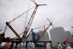 Japonsko zmrazuje půdu kolem elektrárny Fukušima. Podzemní val má zabránit úniku radioaktivní vody