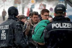 Německo prodlouží hraniční kontroly o půl roku. Kvůli nelegální migraci i hrozbě terorismu