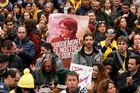Protestovali proti zadržení obžalovaného katalánského expremiéra Carlese Puigdemonta v Německu.