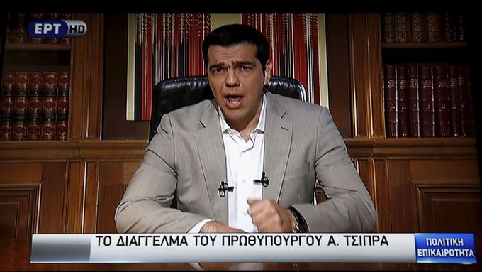 Premiér Tsipras v neděli večer promluvil v televizi k národu.