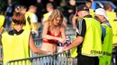 Ostravští fotbalisté tak měli jistotu slušné podpory v hledišti.