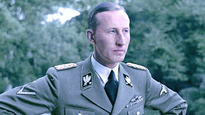 SS-Obergruppenführ Heydrich. Jeho příjezd do Prahy byl v roce 1941 brutálním obratem v německé okupační politice vůči českému národu: pacifikace a likvidace elit.