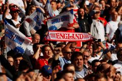 Angličané chtěli kvůli obavám z řádění fanoušků změnit termín zápasu s Českem