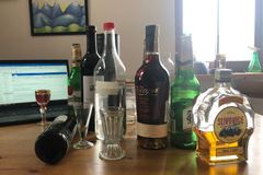 Zdvojnásobil se počet Čechů, kteří pijí alkohol doma o samotě, uvádí průzkum