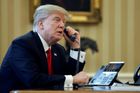 Trump telefonoval s Porošenkem. Chce vyjednat mír na východní Ukrajině