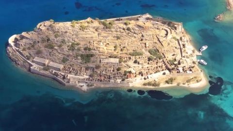 Z Kréty na Rhodos: Letadlo zakrouží nad ostrovem, kam sváželi lidi s leprou