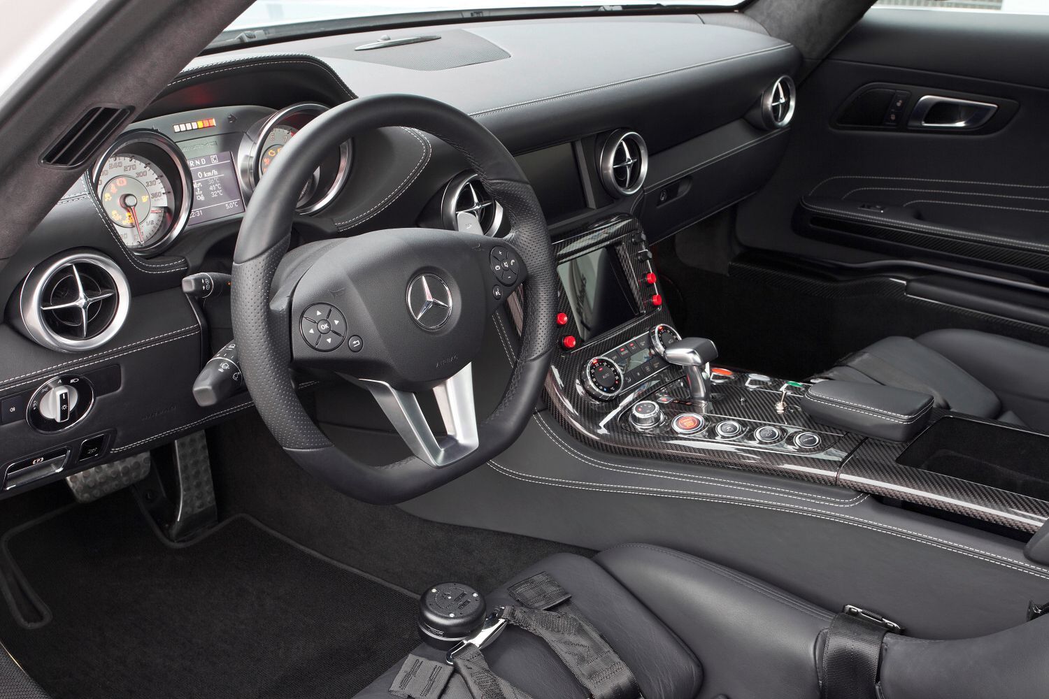 Safety car: 2010 F1 - Mercedes-Benz SLS 63 AMG