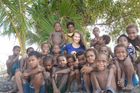 Když mají Papuánci problém, pomůže jim šaman. Studentka Aneta o cestování při škole