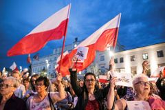 Polští učitelé protestovali před ministerstvem proti reformě, přes 20 tisíc z nich přijde o práci