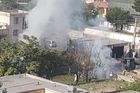 Sebevražedný atentátník se odpálil v autě před rezidencí prominentního politika. Zemřelo 35 lidí
