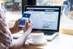 Novou kryptoměnu Facebooku podpoří Mastercard, PayPal i Uber. Investují do ní miliony