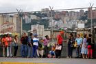 Venezuelané kvůli jídlu rabují obchody, pořádkové jednotky zastřelily tři demonstranty