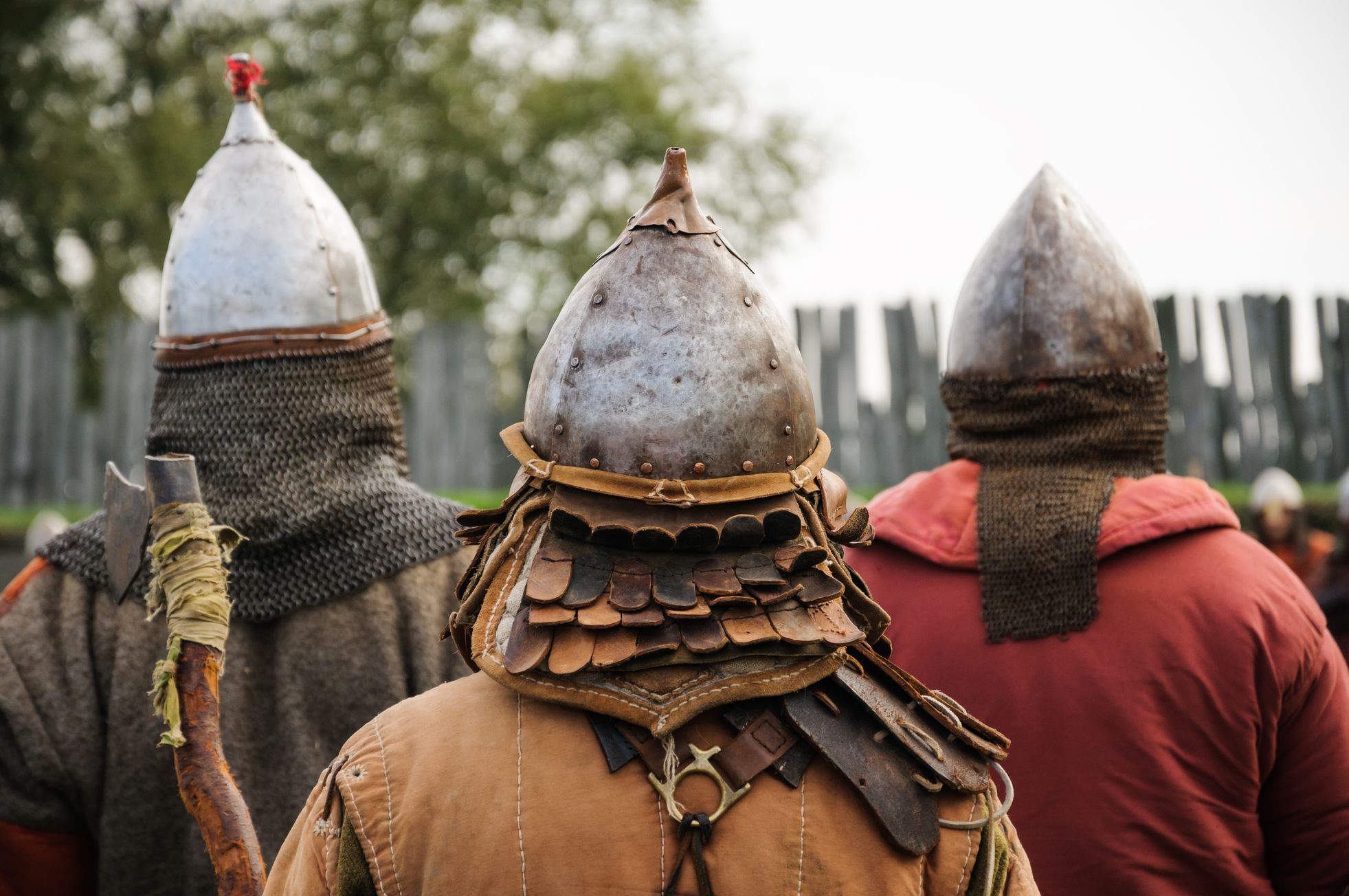 Středověk helmy vojáci