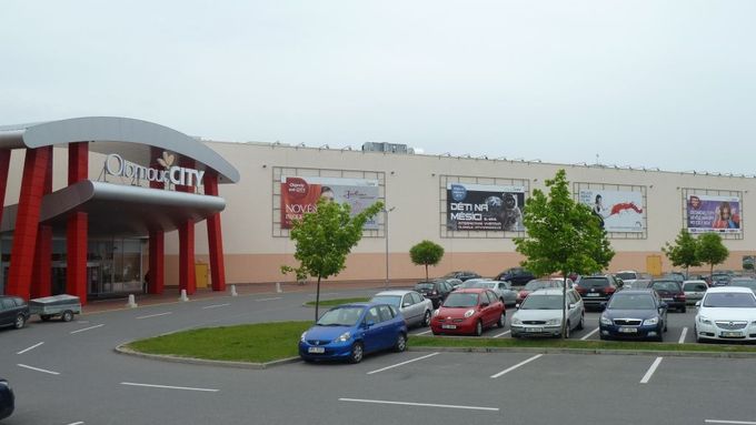 Jedno z největších moravských obchodních center Olomouc City se prodalo první zářijovou středu 2012 v historicky největší nedobrovolné dražbě v České republice za více jak 373 milionů korun.