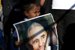 Nejbližší přátelé a rodina se v kubánském Santiagu rozloučili s Fidelem Castrem