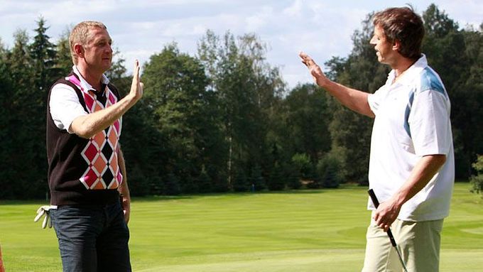 Pavel Bém s Romanem Janouškem na golfu.