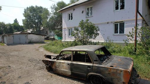 Ve městě Vuhlehirsk na východě Ukrajiny se střetli proruští separatisté s ukrajinskou armádou.