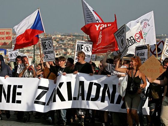 V souvislostech: Demonstrace "NE základnám" na Václavském nám. - 07