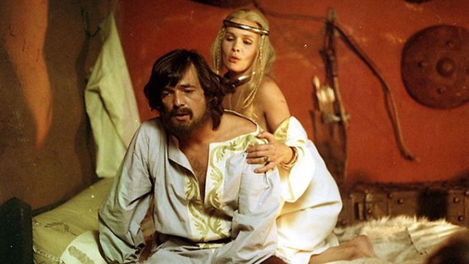 Jiří Bartoška jako kníže Oldřich a Jana Šulcová jako jeho žena Juta ve filmu Oldřich a Božena.