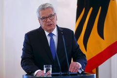 Gauck: Německo musí dostát závazku pomáhat uprchlíkům. I Němci museli kdysi odejít, připomněl