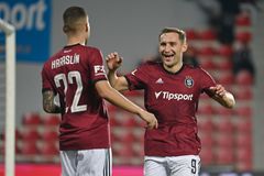 Hradec Králové - Sparta 0:2. Dva údery proti deseti, Letenští poskočili do čela ligy