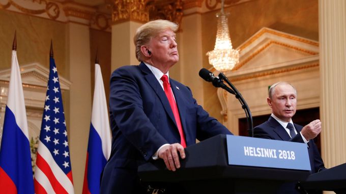 Americký prezident Donald Trump na summitu se svým ruským protějškem Vladimirem Putinem v Helsinkách.