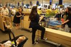 IKEA má víc zákazníků, ale o čtvrtinu menší zisk
