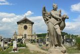 Barokní hřbitov Střílky vznikl ve 30. a 40. letech 18. století. Předpokládá se, že autorem by mohl být Ignác Josef Cyrani z Bolleshausu. Hřbitov je čtvercového půdorysu a rozléhá se na téměř 2000 metrech čtverečních.