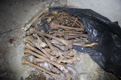Na Písecku se našlo jedenáct lidských lebek, v opuštěné budově pak tři pytle s kostmi
