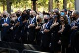 Vzpomínkového ceremoniálu se v New Yorku zúčastnil také prezident Spojených států Joe Biden s manželkou Jill a bývalí američtí prezidenti Bill Clinton a Barack Obama.