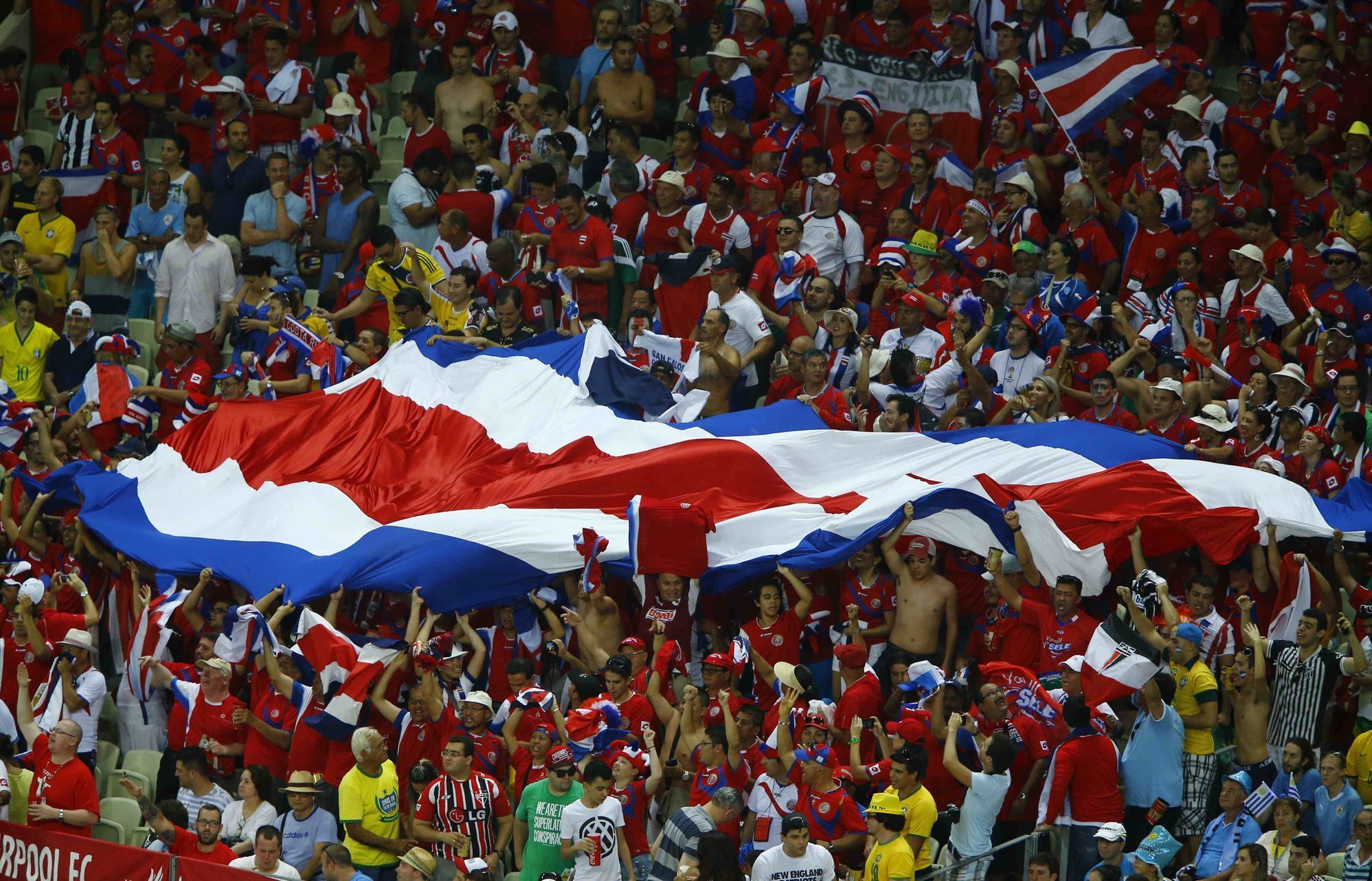 MS 2014: fanoušci Kostariky s vlajkou