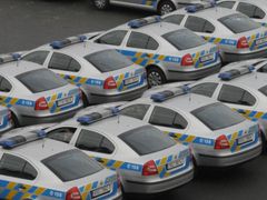 Všechna auta mají benzinové motory o síle 1,8 TDI. ,,Jasně, jsou policisté, kteří by chtěli trojkové Lamborghini," dodává s nadsázkou ekonomický náměstek ministra vnitra Tomáš Kužel.