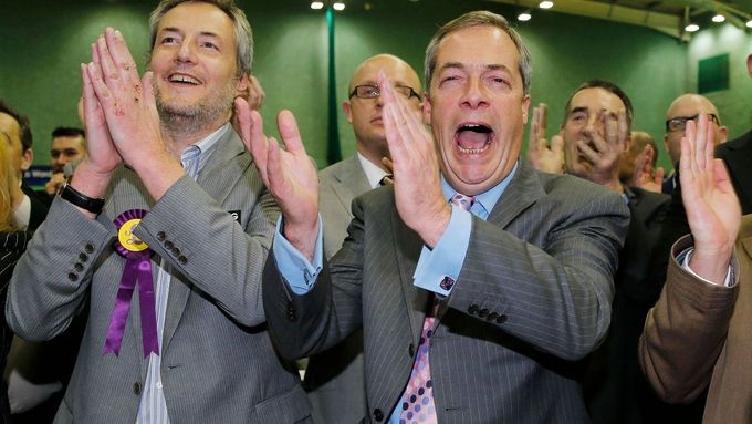 Impozantní vítězství, hodnotil Farage.