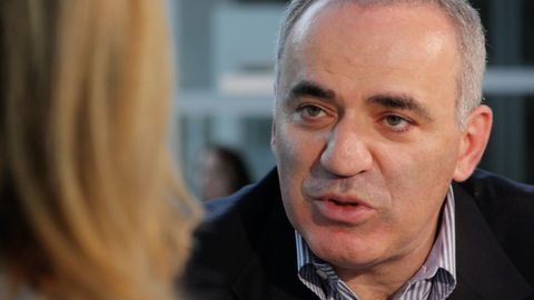 VE ZKRATCE: Garri Kasparov