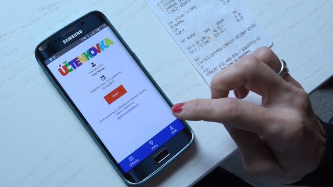 Ministerstvo financí předvedlo aplikaci a webovou stránku, díky nimž se lidé mohou účastnit účtenkové loterie k Elektronické evidenci tržeb.